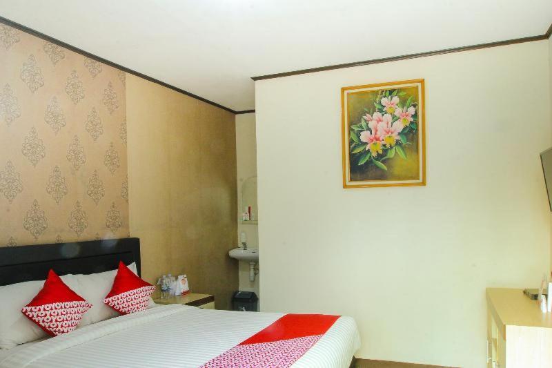 ホテル Reddoorz Near Cikole レムバン 部屋 写真