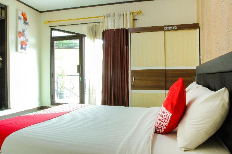 ホテル Reddoorz Near Cikole レムバン 部屋 写真