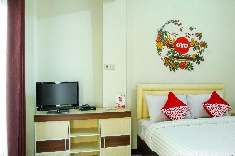 ホテル Reddoorz Near Cikole レムバン 部屋 写真