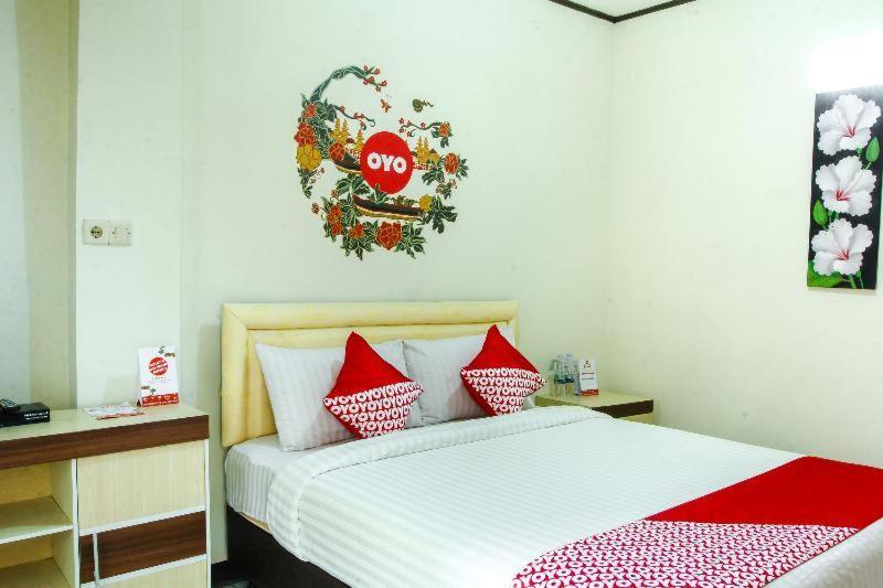 ホテル Reddoorz Near Cikole レムバン 部屋 写真